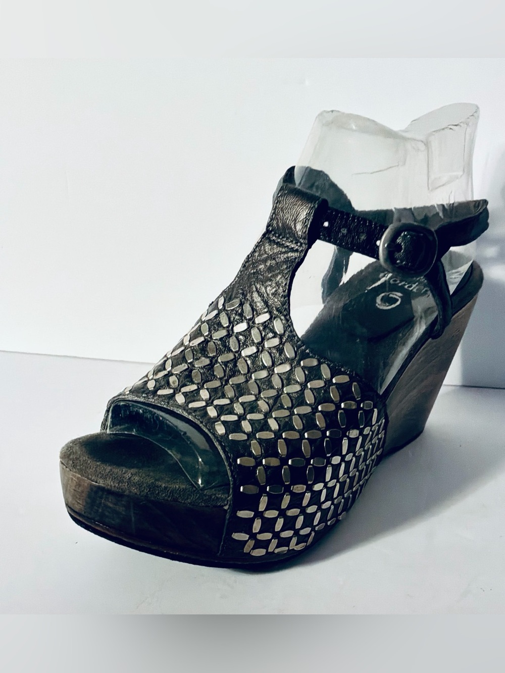 COLLEEN CORDERO..wedge sandals